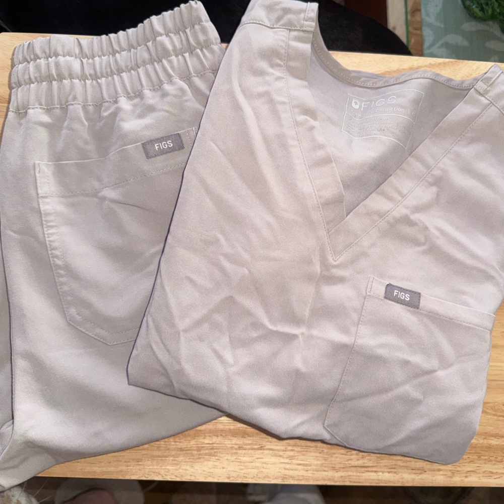 Figs Classic Gray Scrub Ensemble